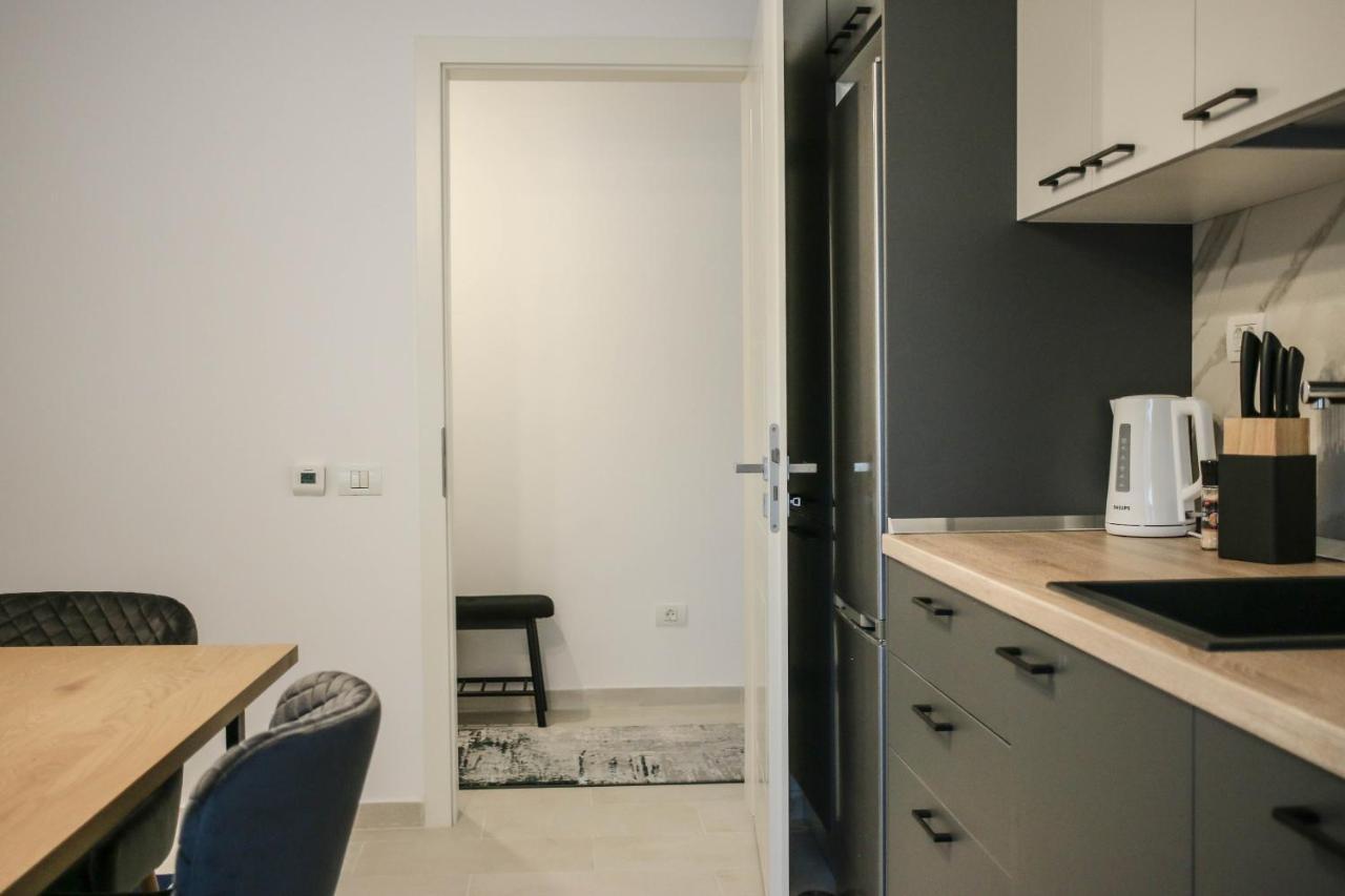 The Next Door Apartaments Bukarest Exteriör bild