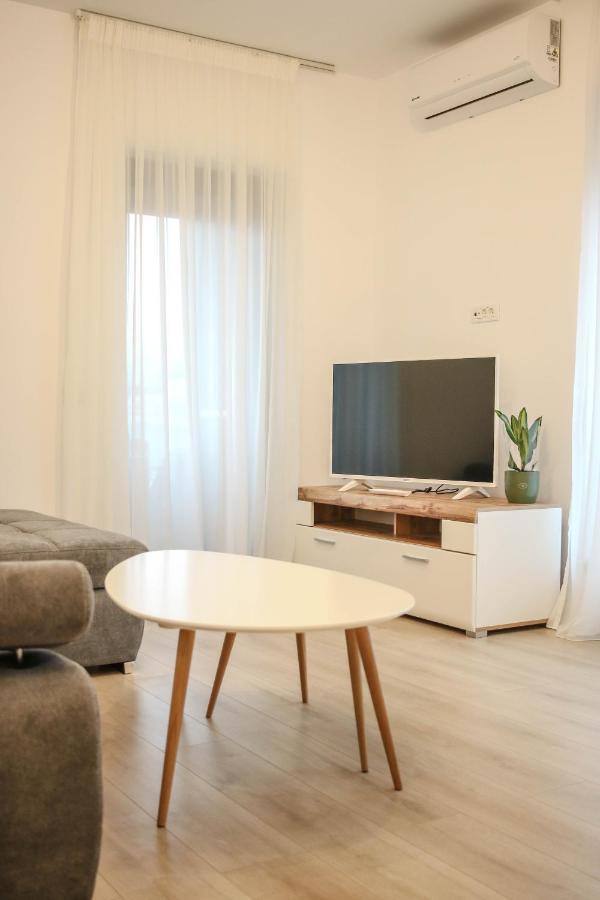 The Next Door Apartaments Bukarest Exteriör bild